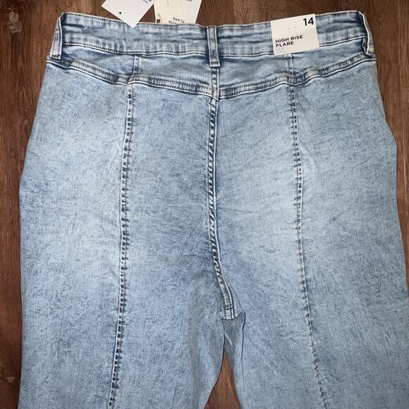 Retro High Rise Flare Leg Jeans Light Wash Denim Stretch- SIZE 14 - Picture 5 of 11